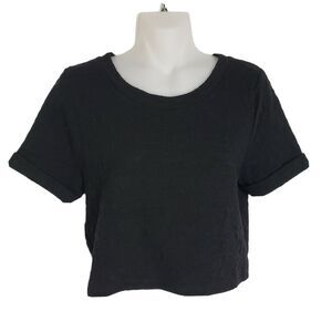 Everly Womens Crop Top Size Medium Black Short Cuffed Sleeve Textured Round Neck